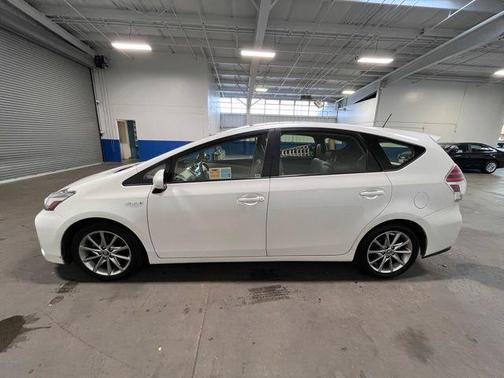 2015 Toyota Prius v Five