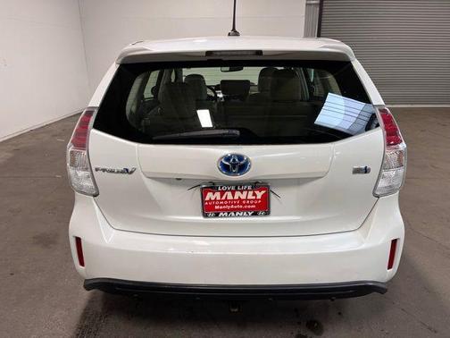 2015 Toyota Prius v Five