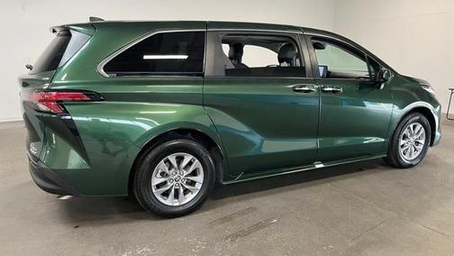2022 Toyota Sienna XLE