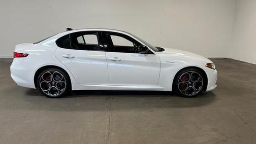 2023 Alfa Romeo Giulia Veloce