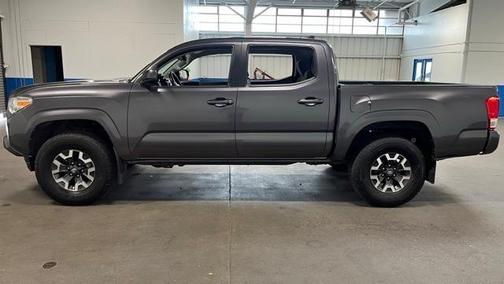 2017 Toyota Tacoma SR