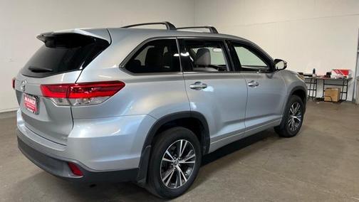 2017 Toyota Highlander LE