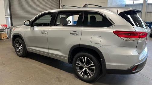2017 Toyota Highlander LE