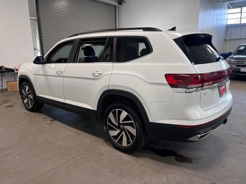 2024 Volkswagen Atlas 2.0T SE