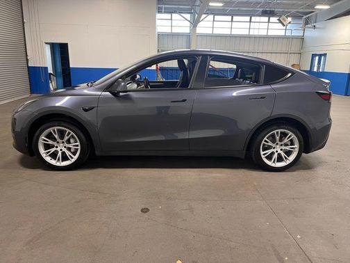2023 Tesla Model Y Base