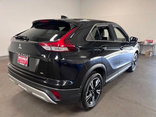 Labrador Black Pearl 2024 Mitsubishi Eclipse Cross SE