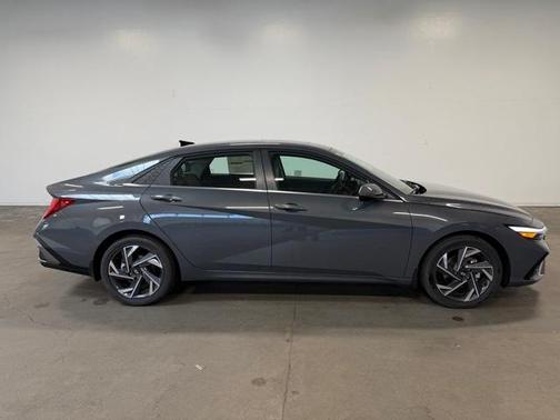 2025 Hyundai ELANTRA HEV Limited