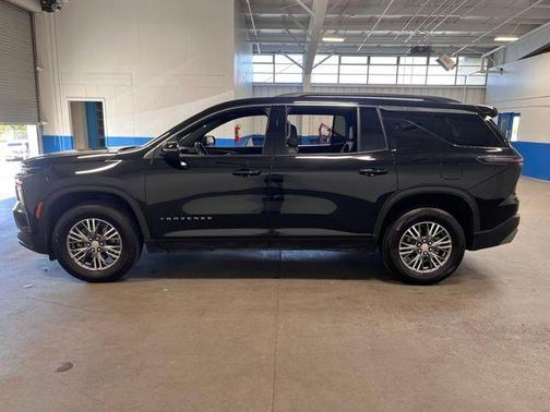 Mosaic Black Metallic 2025 Chevrolet Traverse LT