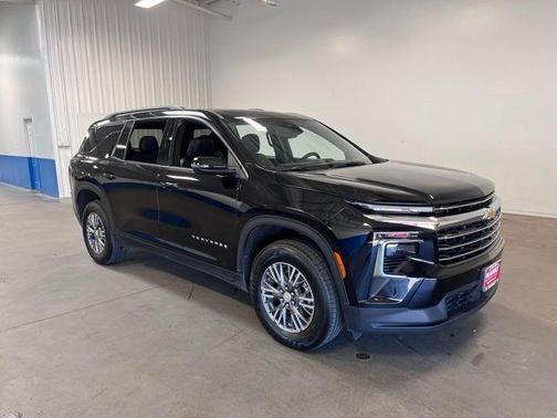 Mosaic Black Metallic 2025 Chevrolet Traverse LT