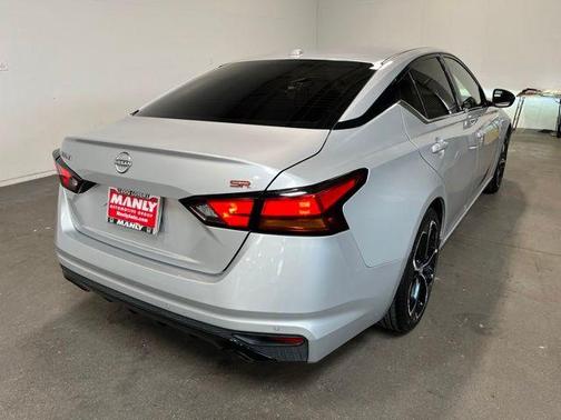 Brilliant Silver Metallic 2023 Nissan Altima 2.5 SR