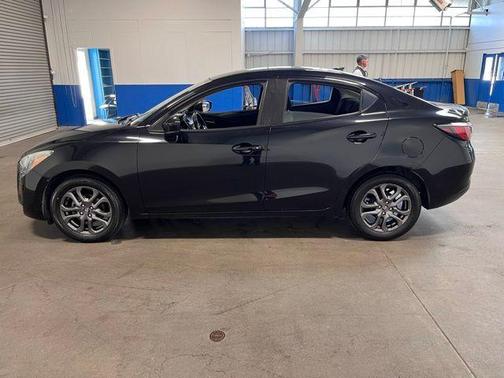 2019 Toyota Yaris Sedan LE