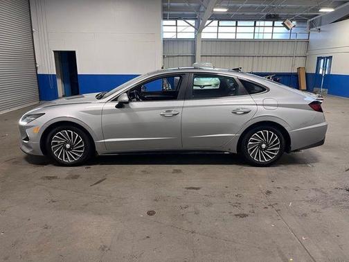 2023 Hyundai SONATA Hybrid Limited