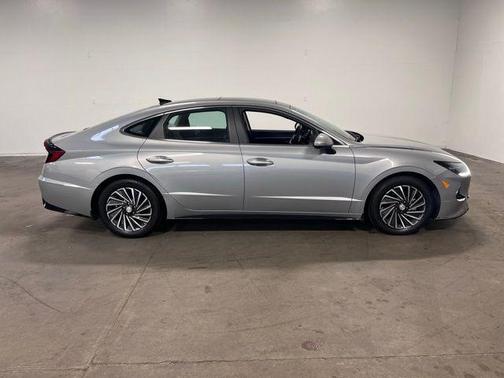 2023 Hyundai SONATA Hybrid Limited