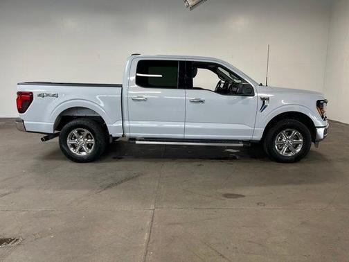 Oxford White 2025 Ford F-150 XLT