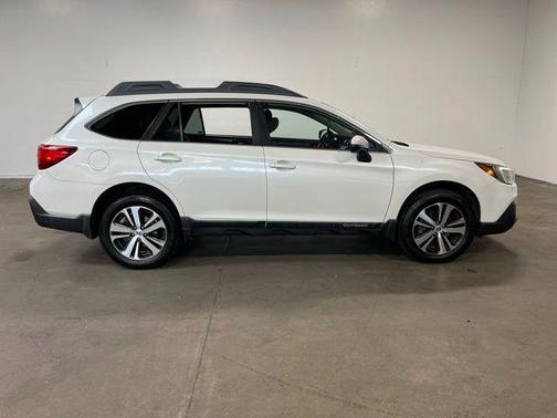 Crystal White Pearl 2019 Subaru Outback 3.6R Limited