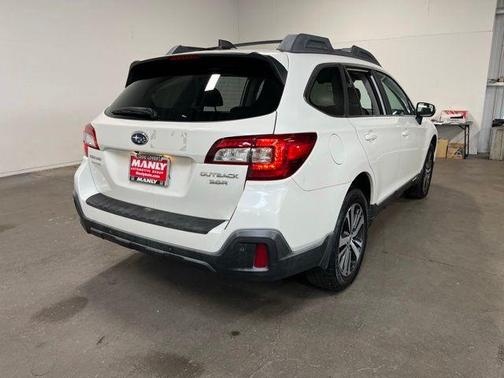Crystal White Pearl 2019 Subaru Outback 3.6R Limited