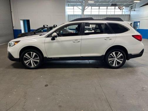 Crystal White Pearl 2019 Subaru Outback 3.6R Limited