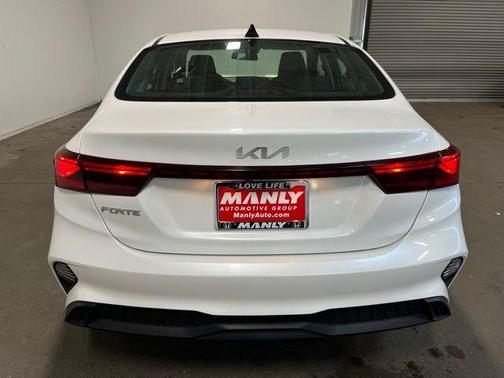 Snow White Pearl 2023 Kia Forte LXS
