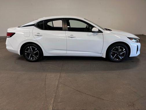 Cloud White 2024 Nissan Sentra SV