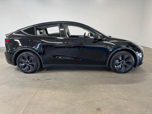 Black 2025 Tesla Model Y Long Range