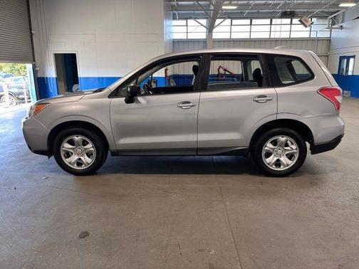 Ice Silver Metallic 2016 Subaru Forester 2.5i