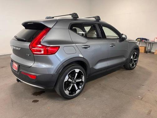 2019 Volvo XC40 T5 Momentum