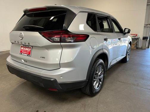 Brilliant Silver Metallic 2024 Nissan Rogue S
