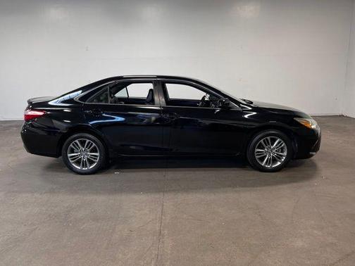 Black 2017 Toyota Camry SE
