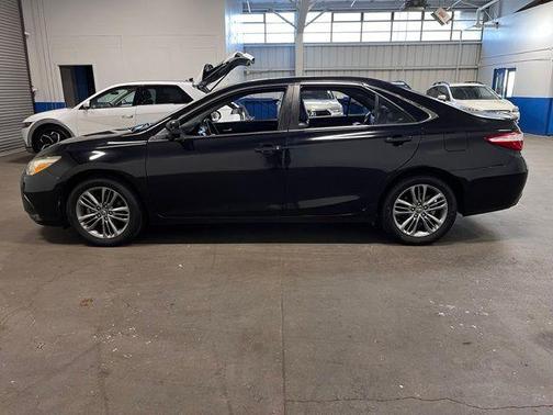Black 2017 Toyota Camry SE