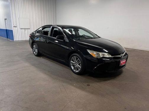 Black 2017 Toyota Camry SE