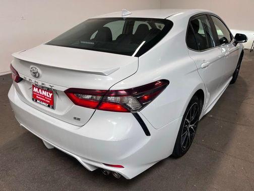 Ice 2023 Toyota Camry SE