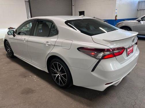 Ice 2023 Toyota Camry SE