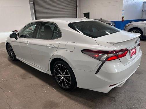 Ice 2024 Toyota Camry SE