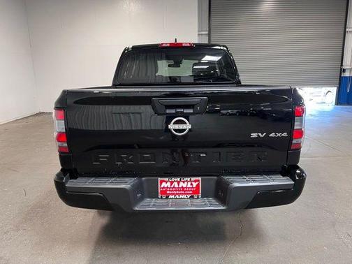 Black 2024 Nissan Frontier SV