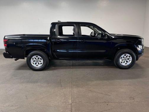 Black 2024 Nissan Frontier SV