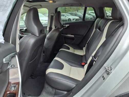 2017 Volvo V60 Cross Country T5 Platinum