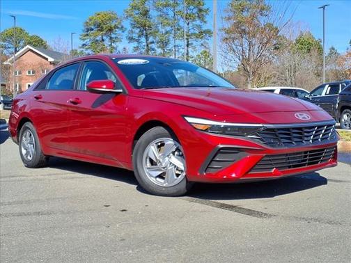 2025 Hyundai ELANTRA SE