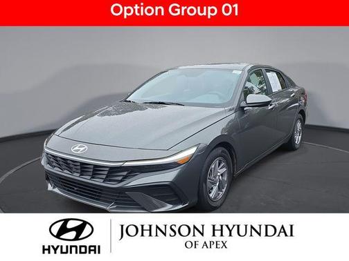 2024 Hyundai ELANTRA SE