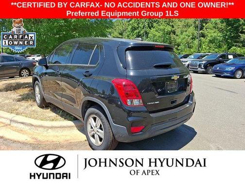 Mosaic Black Metallic 2022 Chevrolet Trax LS