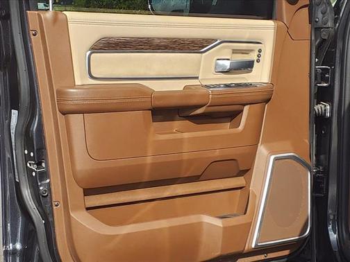 Photo 3 of 25 of 2021 RAM 3500 Laramie