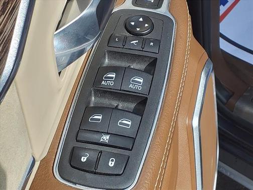 Photo 4 of 25 of 2021 RAM 3500 Laramie