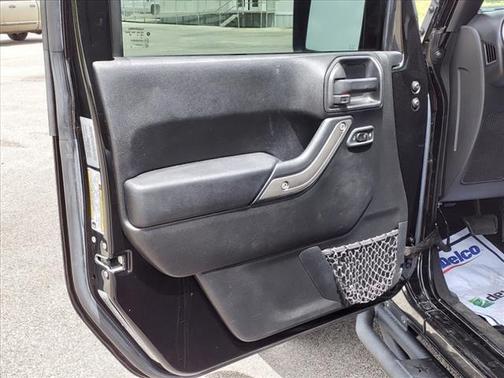 Photo 3 of 15 of 2017 Jeep Wrangler Sport