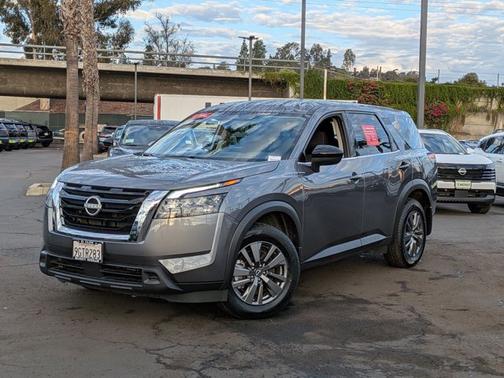 2024 Nissan Pathfinder S