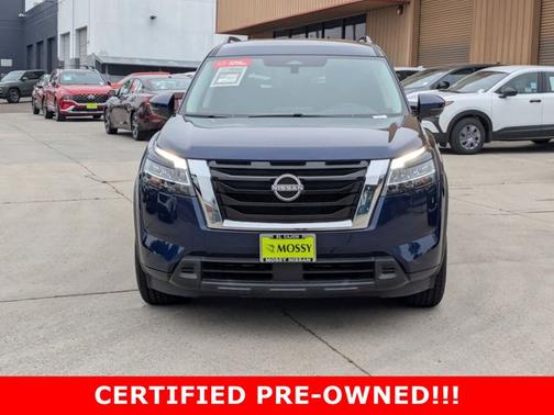 2022 Nissan Pathfinder SV