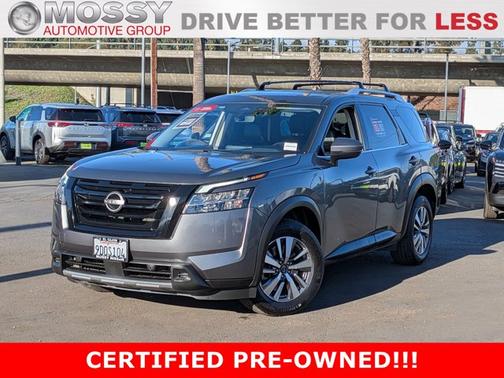 2023 Nissan Pathfinder SL