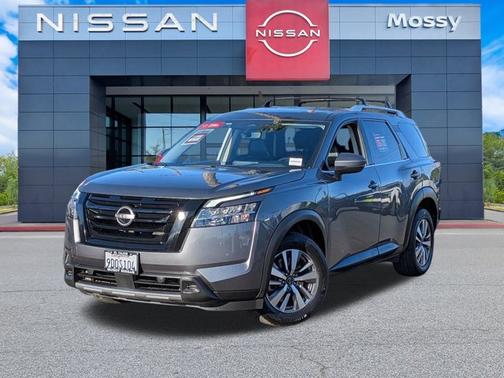 2023 Nissan Pathfinder SL