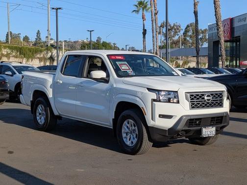 2024 Nissan Frontier SV