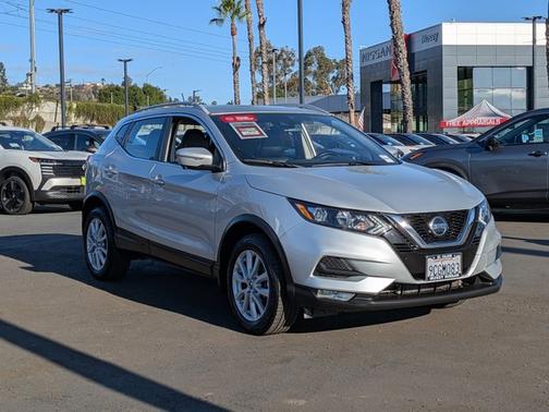 2022 Nissan Rogue Sport SV
