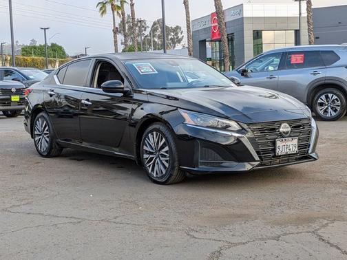 Black 2024 Nissan Altima 2.5 SV