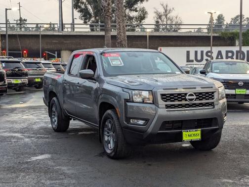 2025 Nissan Frontier SV